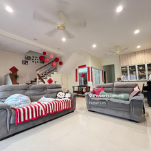 Spacious Extended Terrace Home living Great Location & Tight Security