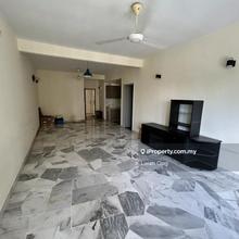 Apartment Court 7, Convenient near LRT, Move in condition, Big Unit