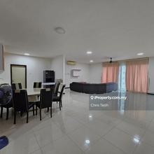 Mid floor, renovated & furnished with pocket sea view!