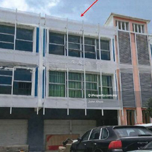 Three storey shop in seksyen u4,shah alam,selangor