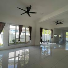Endlot unit for rent, nearby Tenby & Oasis international school 