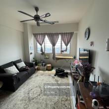 Corner unit, comes with 1 carpark, Unblock Lakeview, well kept conditi