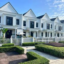 Fully Renovated 2.5 Storey 26x65 Superlink 