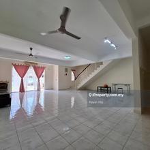 Well maintained 24x80 landed house! G&G, freehold, park 4 cars, garden