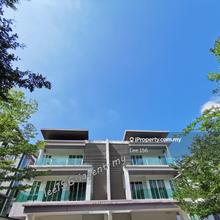 Greenery corner unit 3 sty semi-D with Passenger Lift for Rent