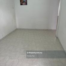 Taman lip sin Block 6  Un-furnished Sungai dua Free parking 