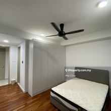 Freehold, short walk to LRT & LRT 3 stations, Serviced Apartment