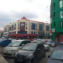 Bandar Puteri Puchong , shop for rent , high traffic near banks 