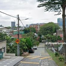 Spacious 3 Storeys Bungalow for Sale Salak South Garden