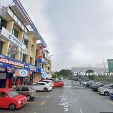 Facing mainroad. 3 storey shop in taman putra kajang.