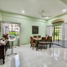 Well kept house, freehold, flat land