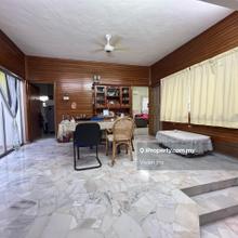Spacious , Statergic Location family home.