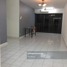 Mid floor unit with beautiful city skyline. Value buy unit!