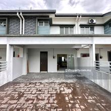 2-Storey terrace w huge backyard for rent. 22x80 - Special unit!