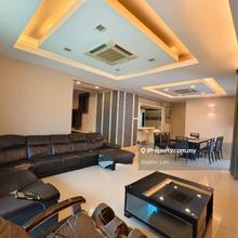 Lovely Renovated Spacious Semi-D 6 rooms, Freehold