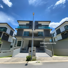 Brand New Unit with Basement Carpark