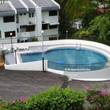 A Large corner top floor duplex unit.Below market value.