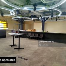 Spacious & well renovated plus utensils ready for F&B business