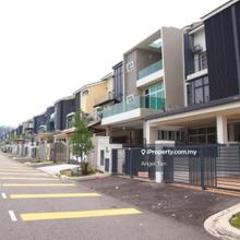 Bandar Puteri Zarra, 2.5 Storey Superlink 22x75 with 14' High Ceiling