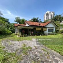 Corner Bungalow main road, suitable for development
