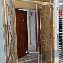 A Peaceful Apartment in Gelugor Area for cheap price