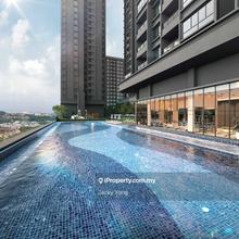 Pet Friendly Freehold Condo Near LRT