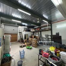 Subang jaya,2 and half sty light industrial, with extend 1st floor 