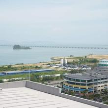 Pearl Regency - Fully Renovated - 1561' - Seaview Unit - Gelugor