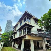 2 1/2 storey Endlot house for Sale