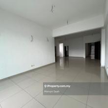 Shineville Park 1650 Sqft  2 Car Park corner unit Super worth Deal 