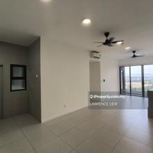 Alira Residence Specialist Agent. Keys in hand, ready to view any time