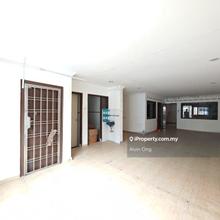 3 Storey Shoplot -1st Floor n 2nd floor 