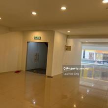 Third floor shop unit for rent in Taman Danau Desa