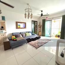 Isola Freehold Beautifully Renovated Corner Dual Key Unit For Sale