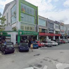 Endlot Ground Floor Shop at Equine Park Bank Crowded Area For Rent