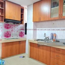 Partly Renovated Good Conditions Apartment With Covered Car Park