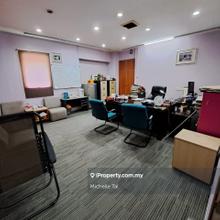 Shop office with private lift for Sale