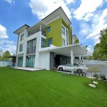 Zero lot bungalow, renovated, low density, close to shop, mall, school