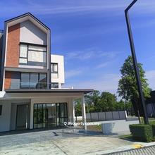Brand New Gamuda Luxura 3 Storey Designer Link Villas 