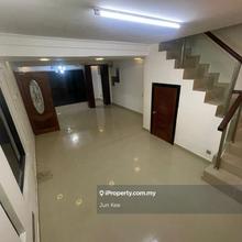 2 Storey Corner Unit Terrace @ Sri Petaling For Rent