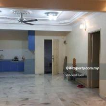Freehold Unit Come With Kitchen Cabinet 