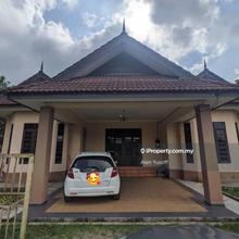 Banglo di Kampung Banggol Katong next Banggol Karah Kuala Terengganu