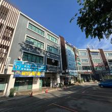 Sri Petaling Third Floor Office with Lift