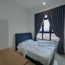 Nice Female Middle Room,Free Wifi,Viewing Available Anytime