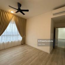 Freehold Quinn 3rooms Partly Furnished next to LRT