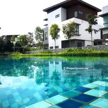 Superb Stylish Renovated Semi-D with Clubhouse, Pool & Gym