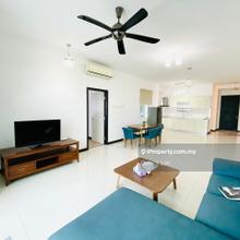 Vertiq Condo 1302sf High Floor 2 Carpark Move in condition Seaview