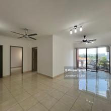 Newly painted, Well Maintain Partial furnish unit, move in anytime