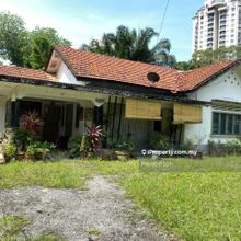 Corner Bungalow main road, suitable for development