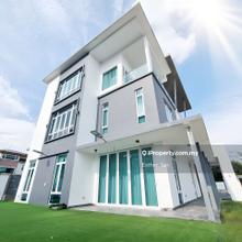 3 Storey Newly Build Corner Bungalow with Lift for Rent